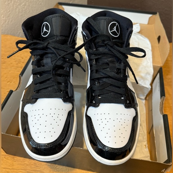 NIKE AIR JORDAN 1 RETRO MID BLACK & WHITE MEN’S SZ 7.5 ECU